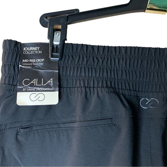 Carrie Underwood’s Calia Mid-Rise Crop Activewear Pants - Picture 4 of 5